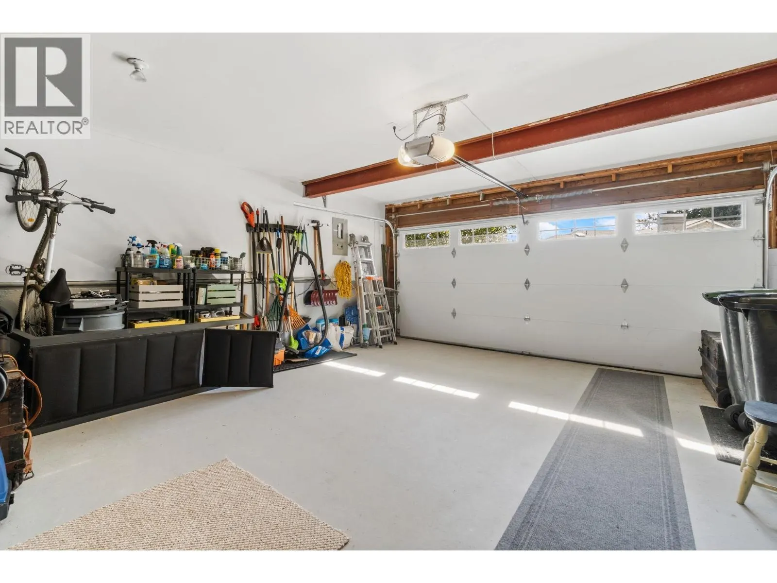 2939 CLIFFROSE CRESCENT