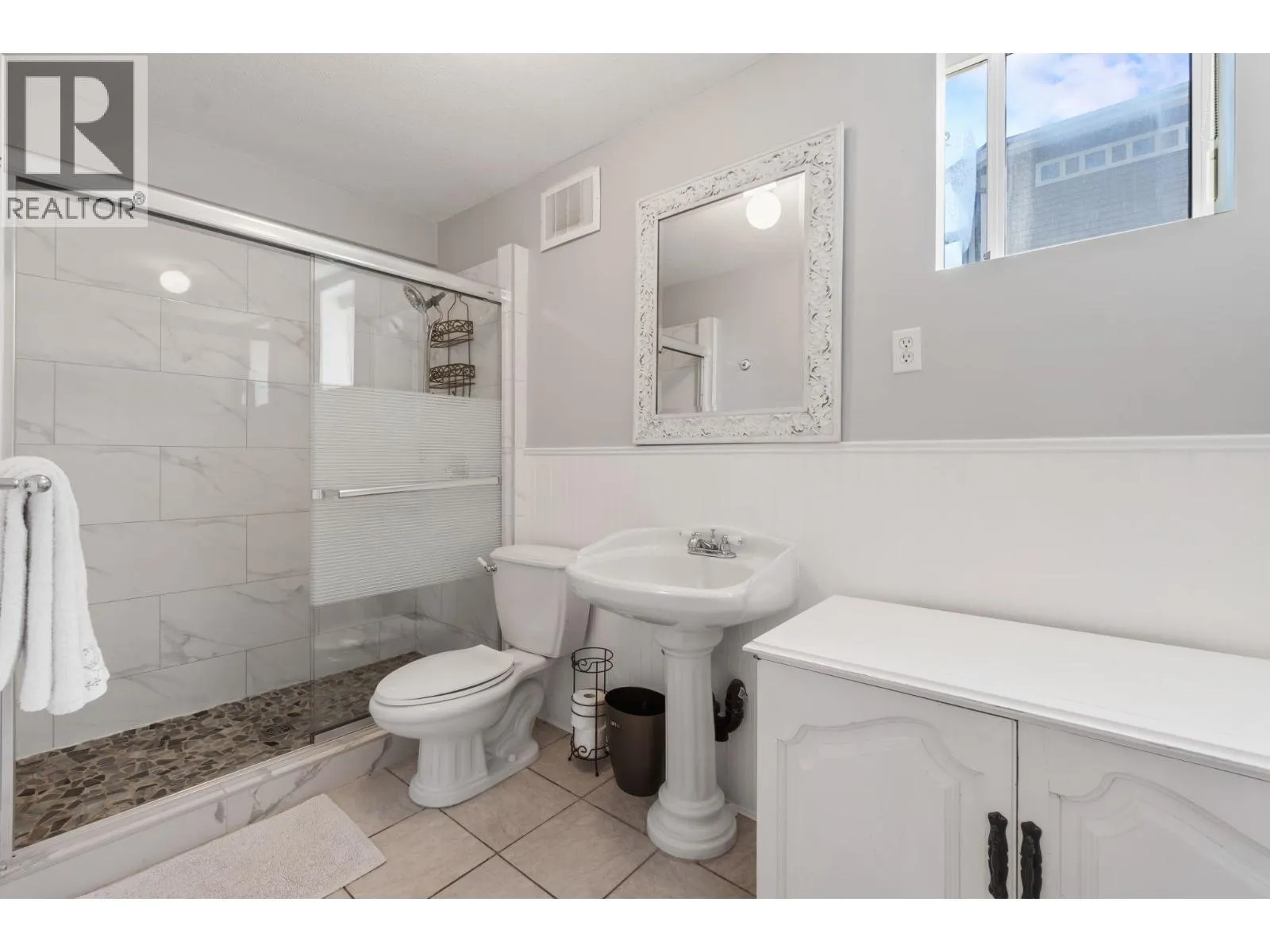2939 CLIFFROSE CRESCENT