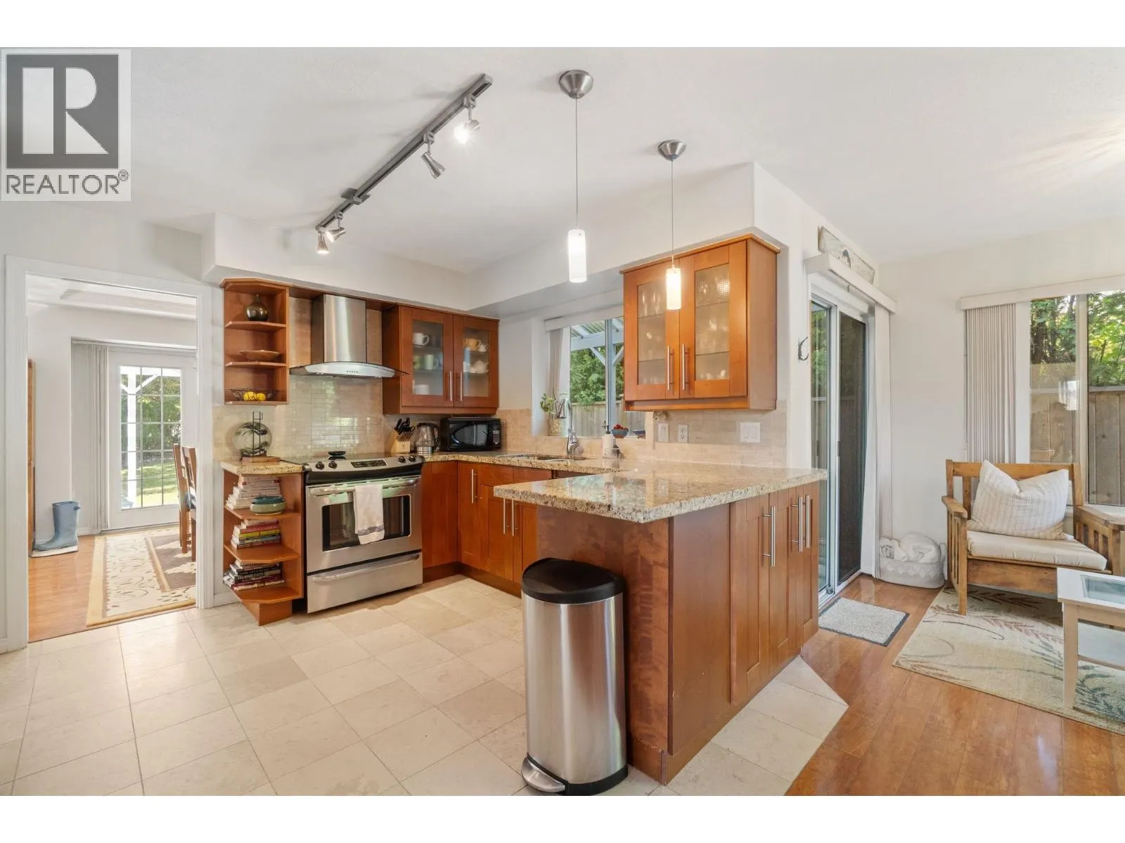 2939 CLIFFROSE CRESCENT