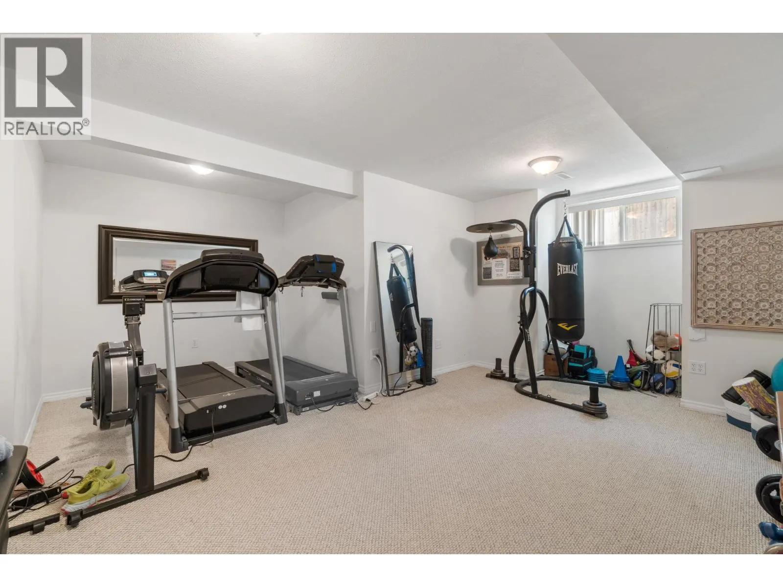 2939 CLIFFROSE CRESCENT