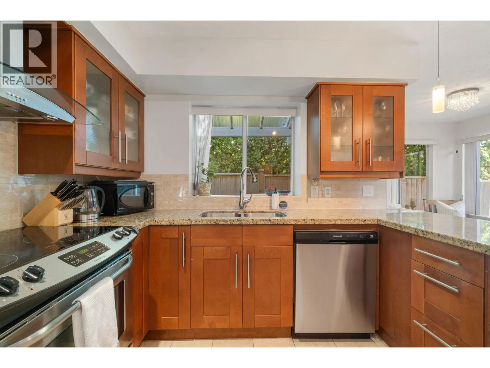2939 CLIFFROSE CRESCENT