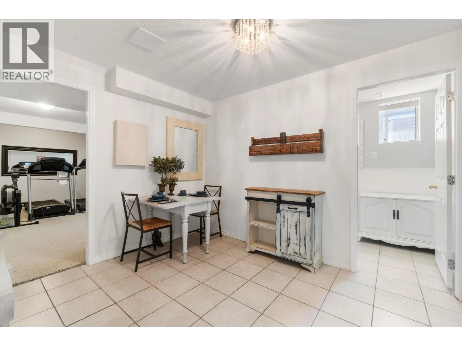 2939 CLIFFROSE CRESCENT