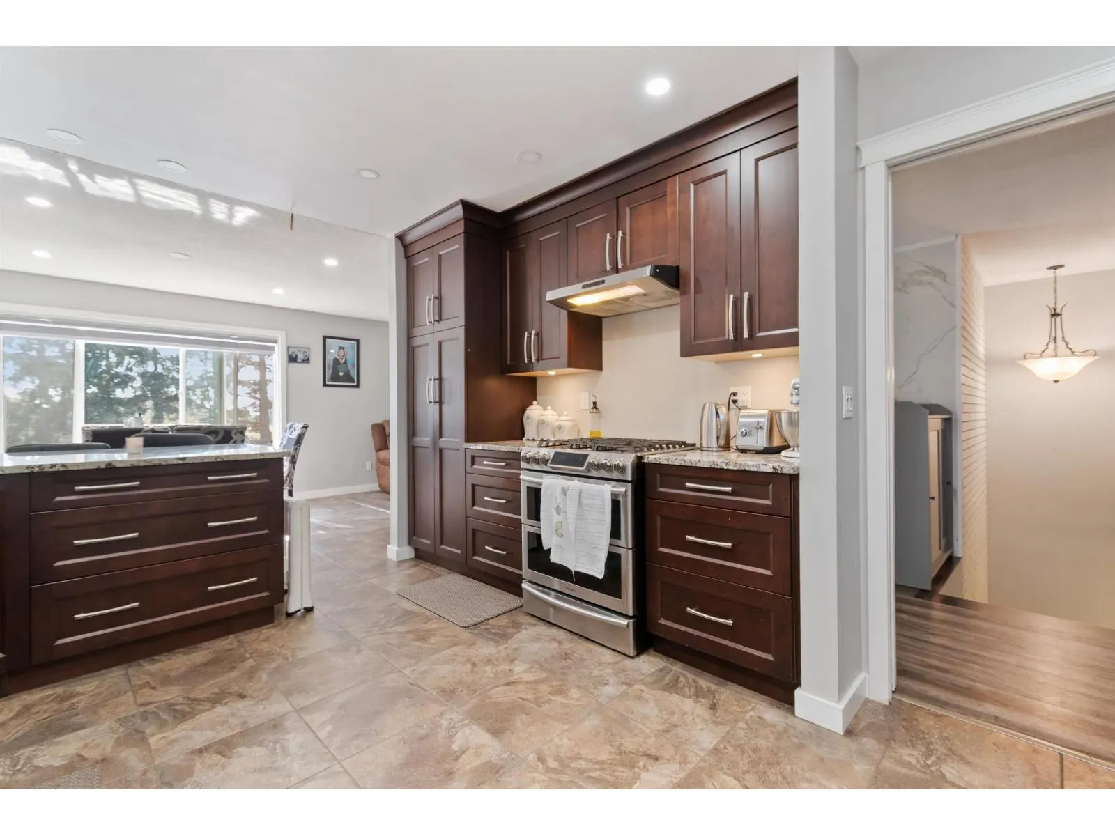 5460 INTERPROVINCIAL HIGHWAY
