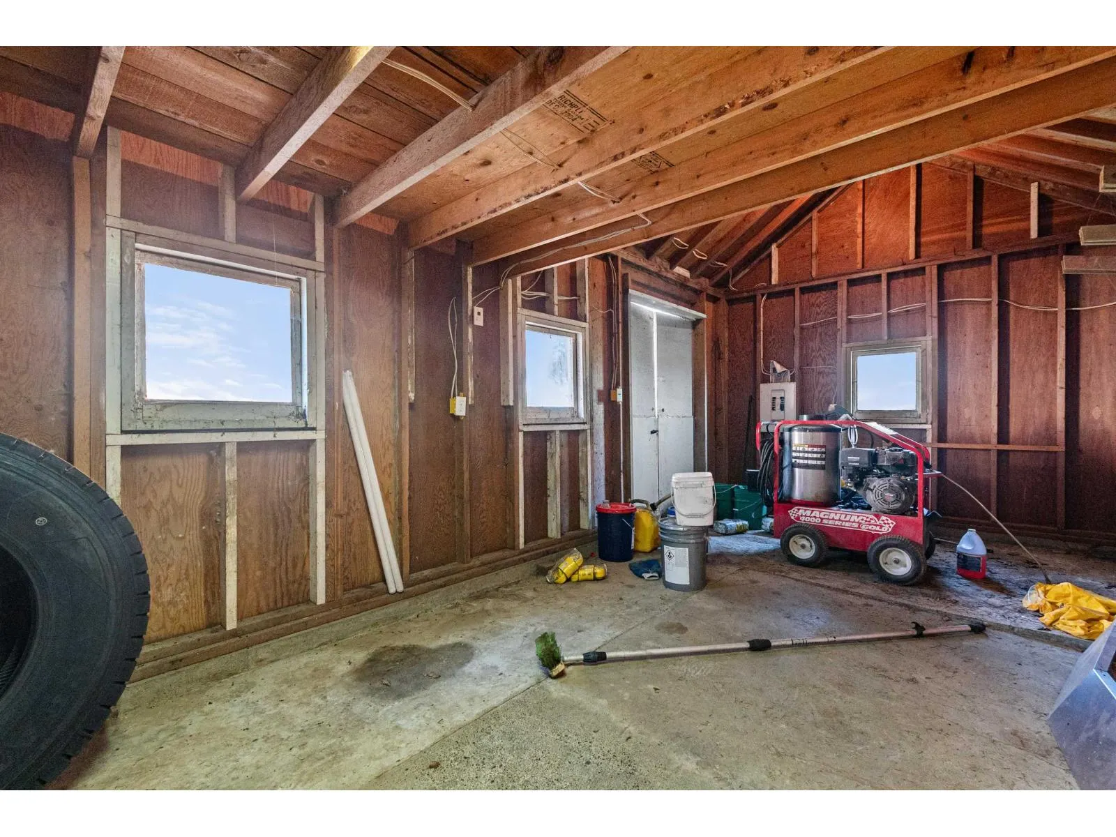 5460 INTERPROVINCIAL HIGHWAY