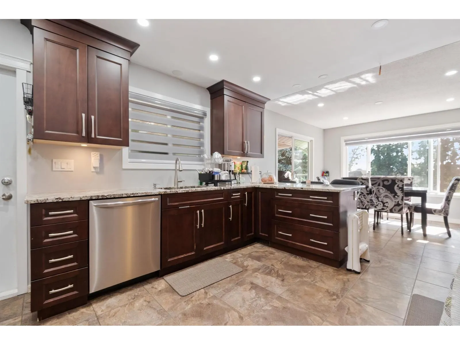 5460 INTERPROVINCIAL HIGHWAY