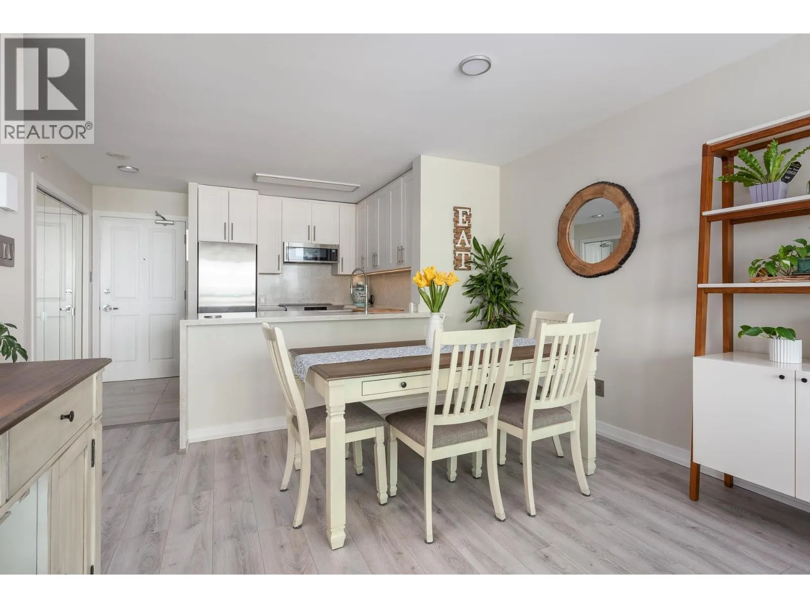 905 6659 SOUTHOAKS CRESCENT