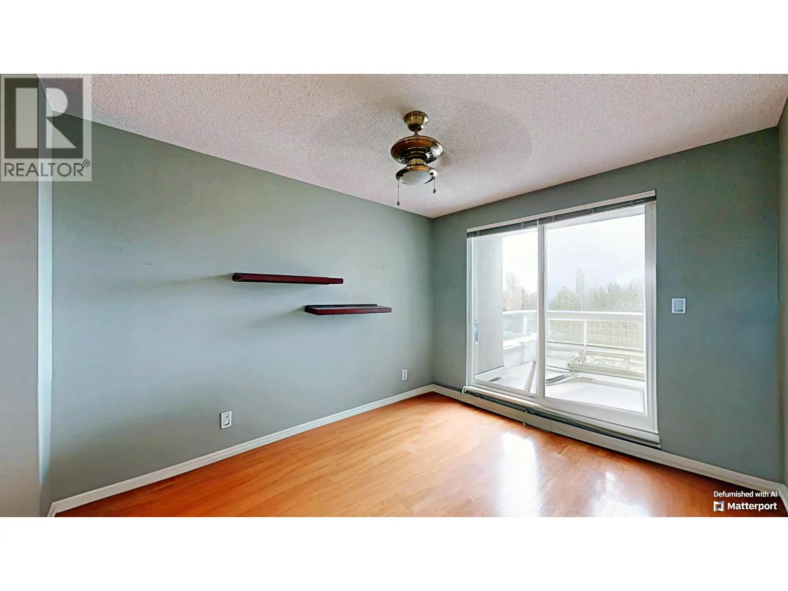 702 1400 VIEW CRESCENT