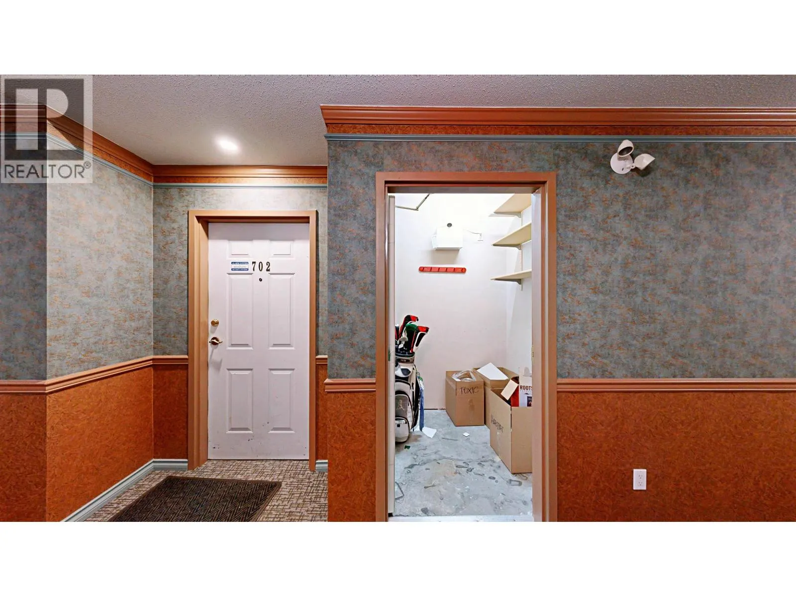 702 1400 VIEW CRESCENT