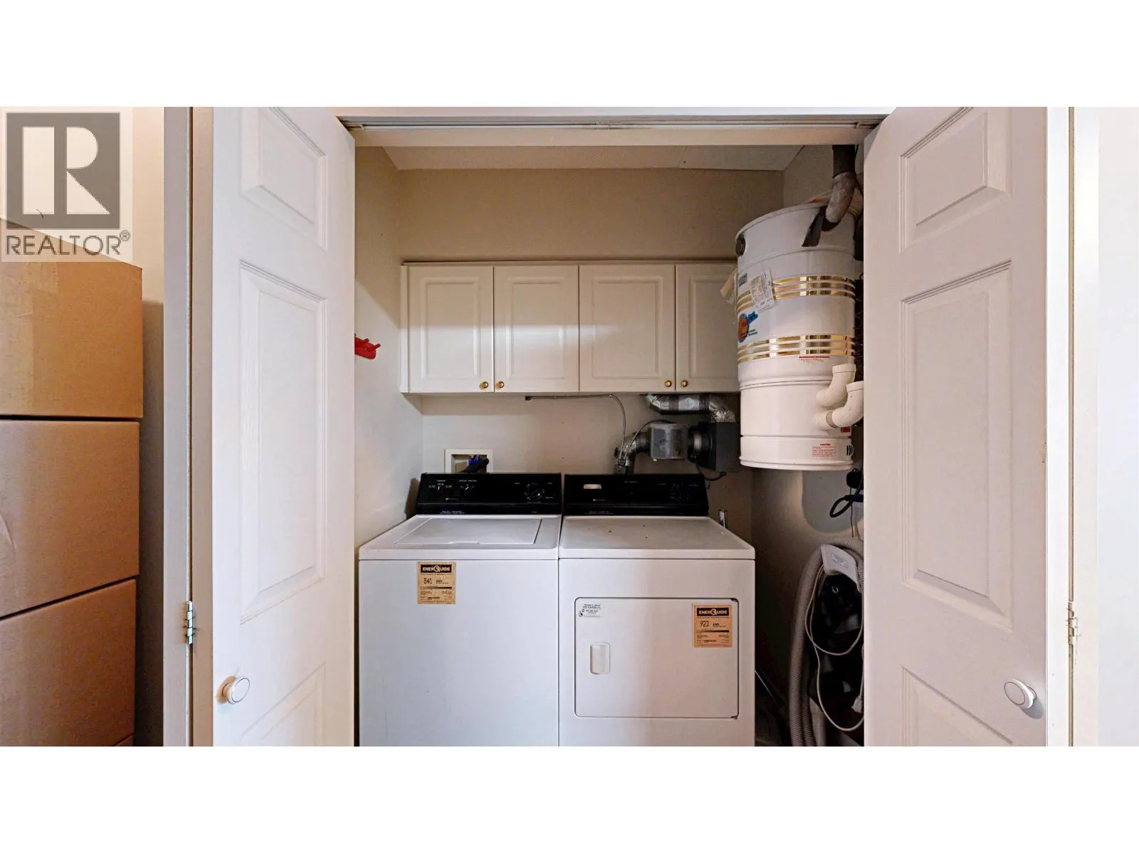 702 1400 VIEW CRESCENT