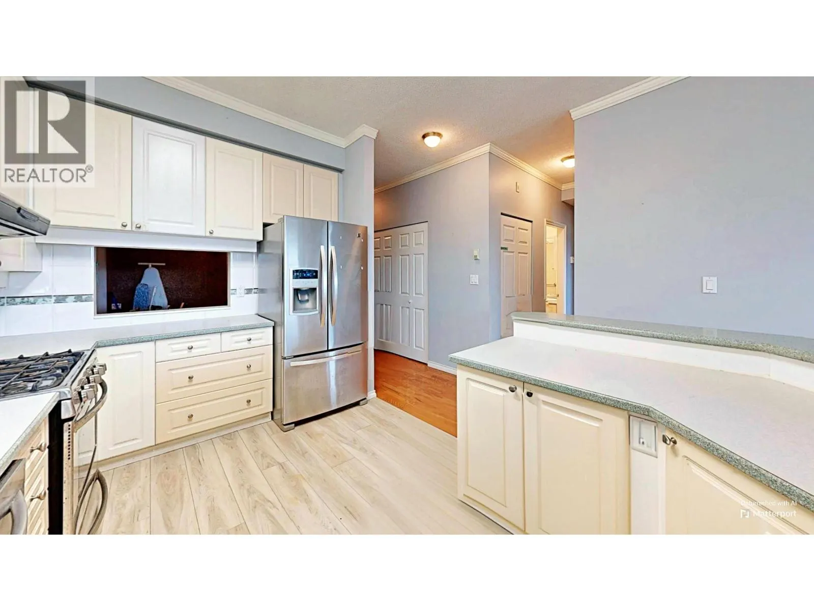 702 1400 VIEW CRESCENT