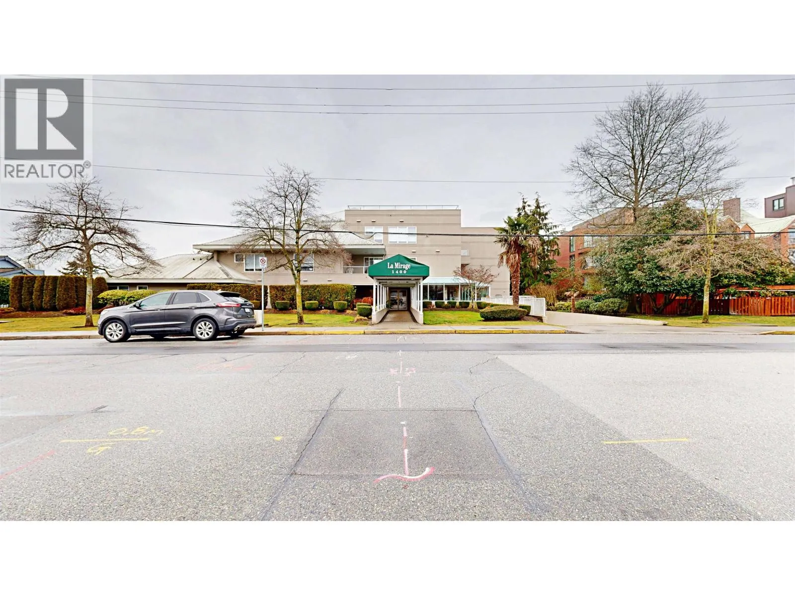 702 1400 VIEW CRESCENT