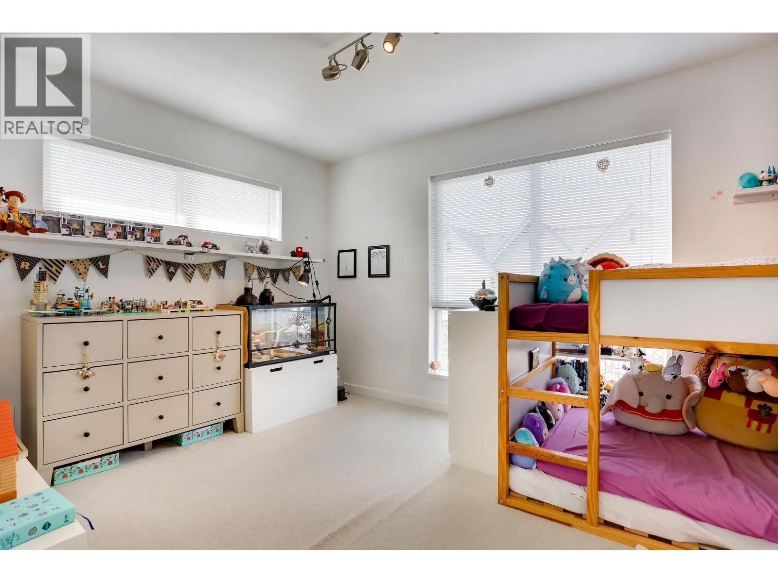 40 2325 RANGER LANE