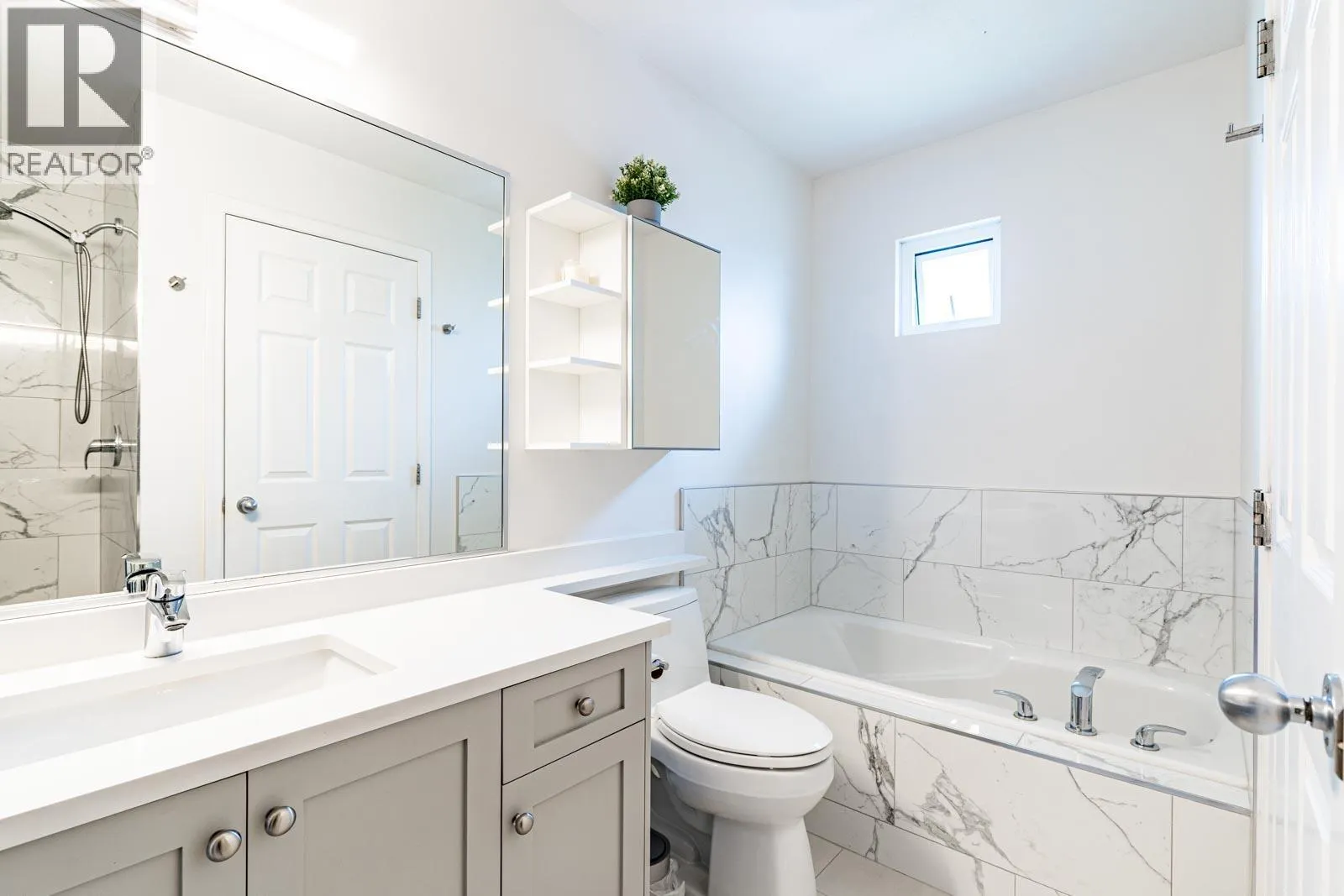 1 252 W 13TH STREET