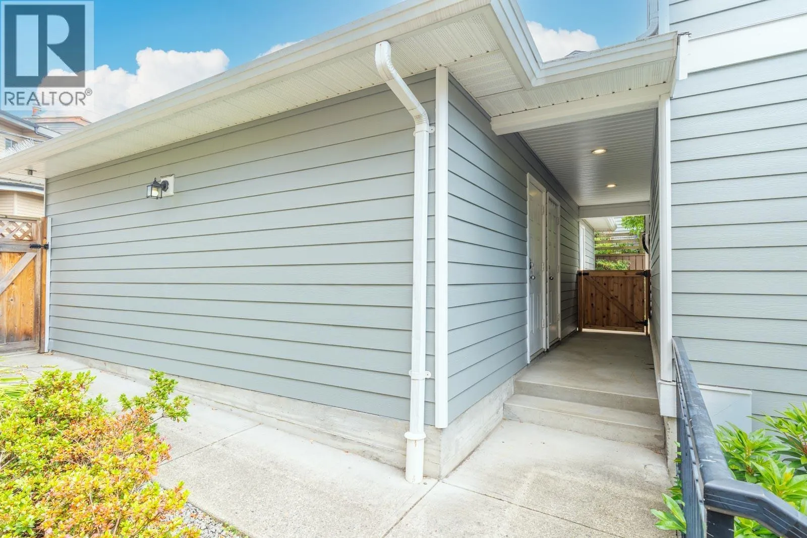 1 252 W 13TH STREET