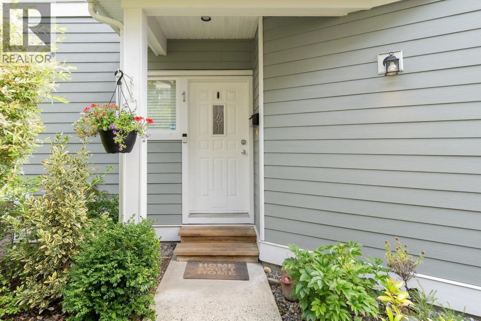 1 252 W 13TH STREET
