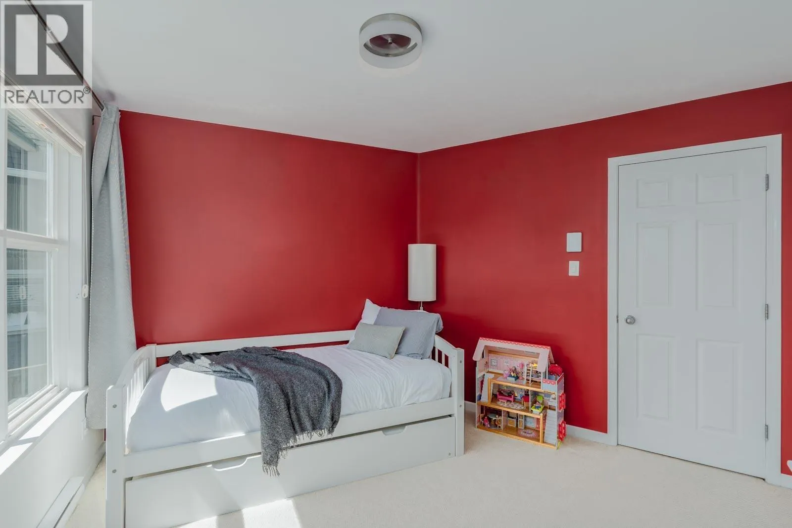 1 252 W 13TH STREET