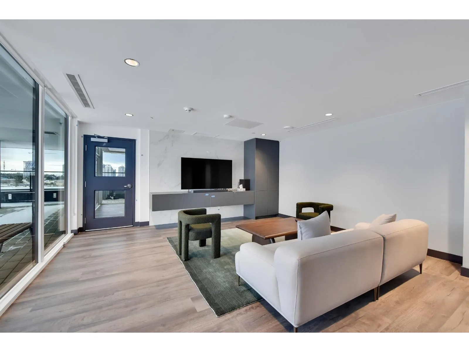 1401 10750 135A STREET