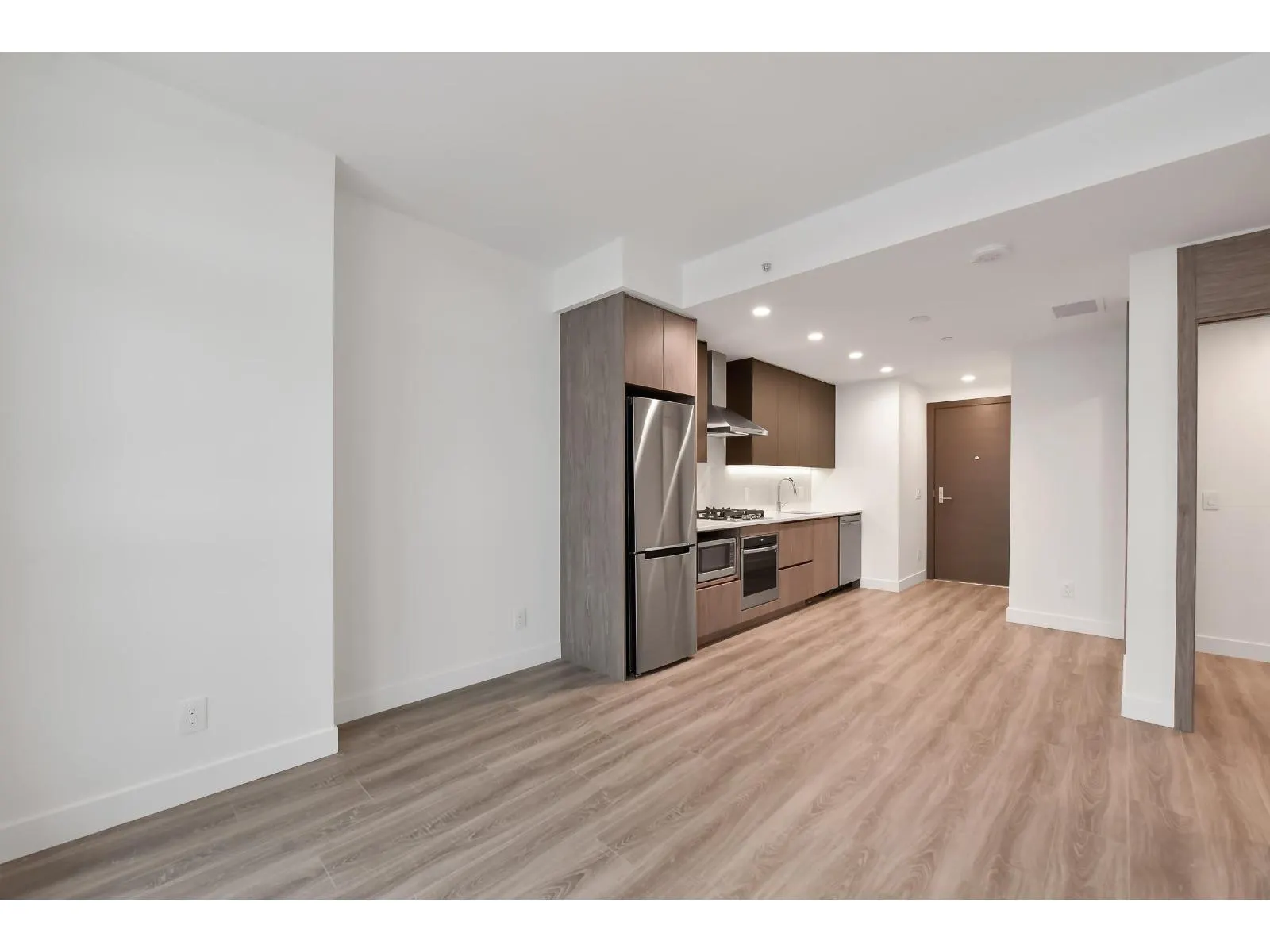 1401 10750 135A STREET