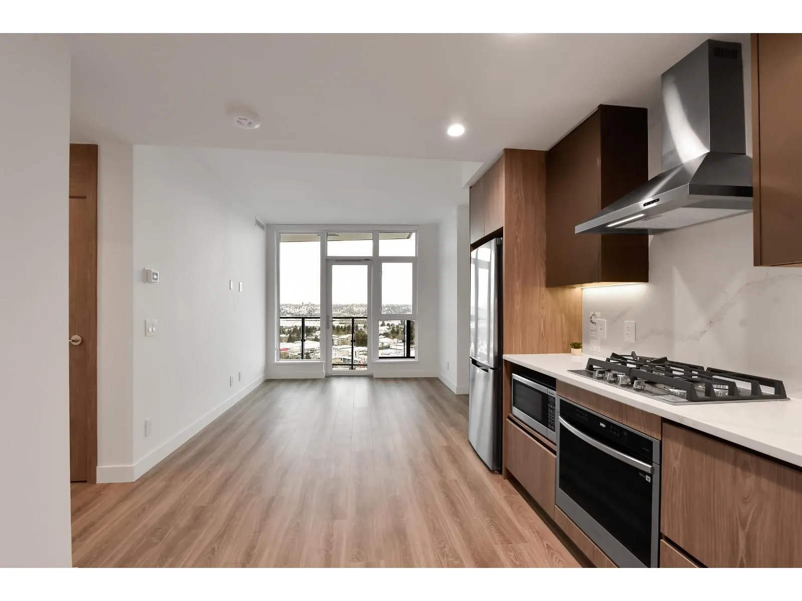 1401 10750 135A STREET