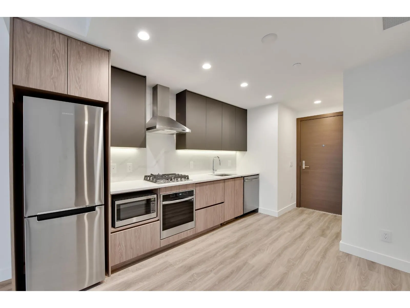 1401 10750 135A STREET