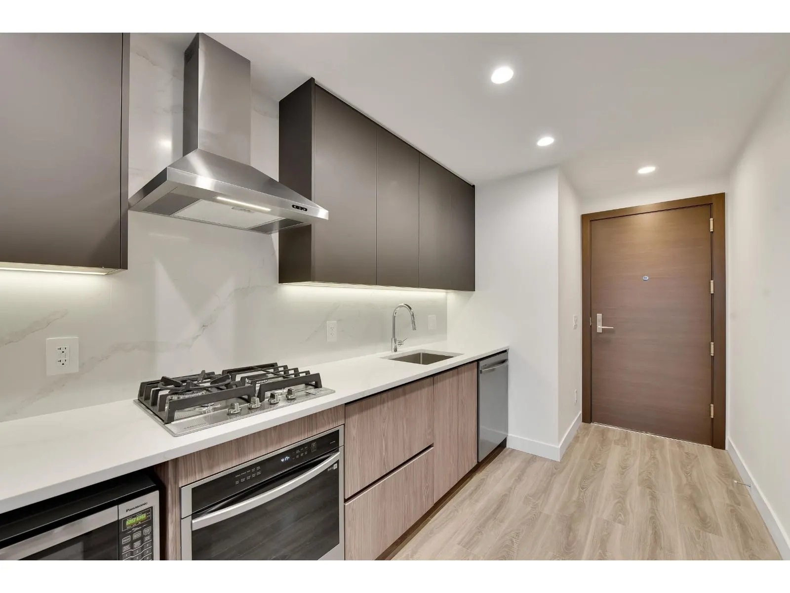 1401 10750 135A STREET