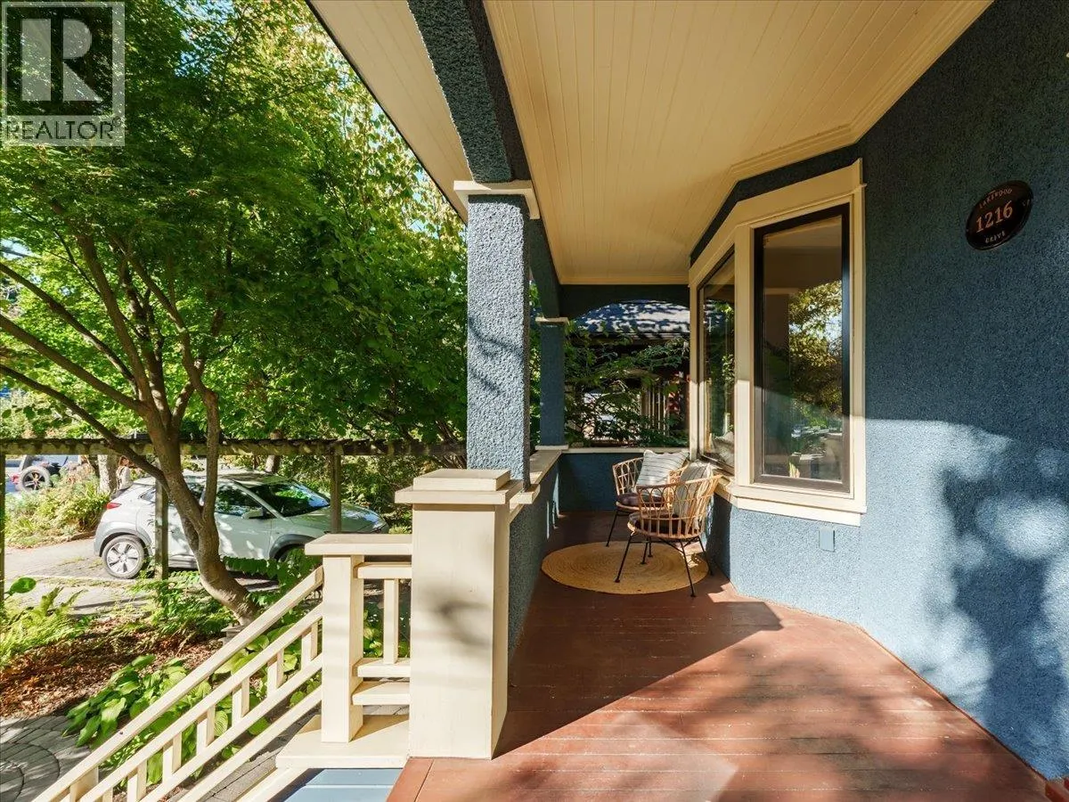 1216 LAKEWOOD DRIVE
