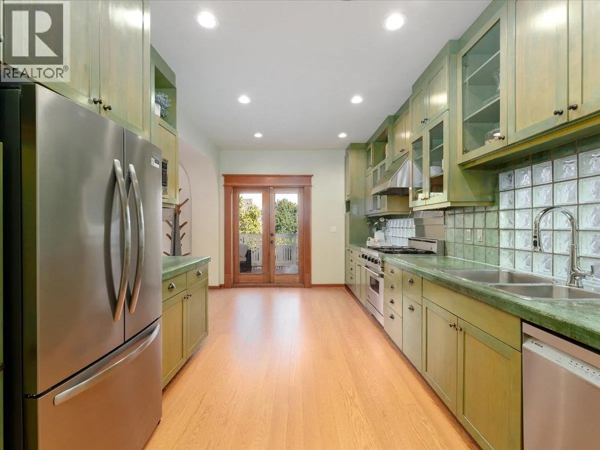 1216 LAKEWOOD DRIVE