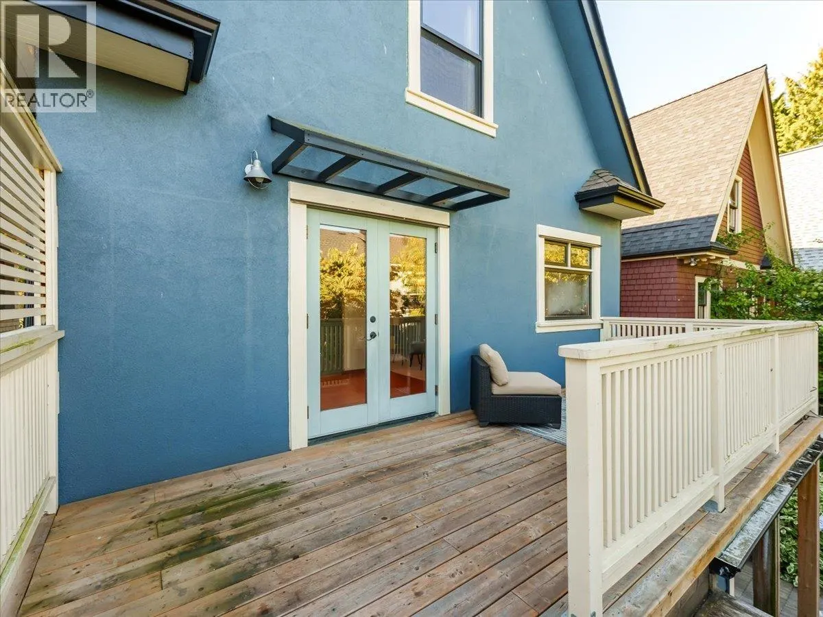 1216 LAKEWOOD DRIVE