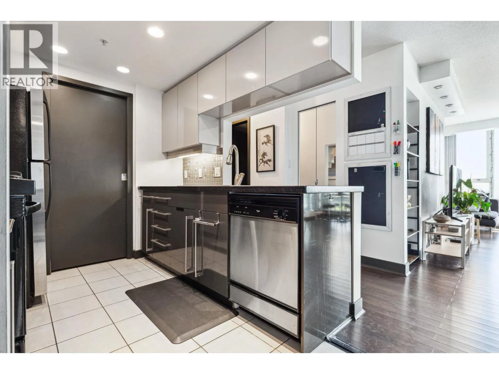 2201 1408 STRATHMORE MEWS