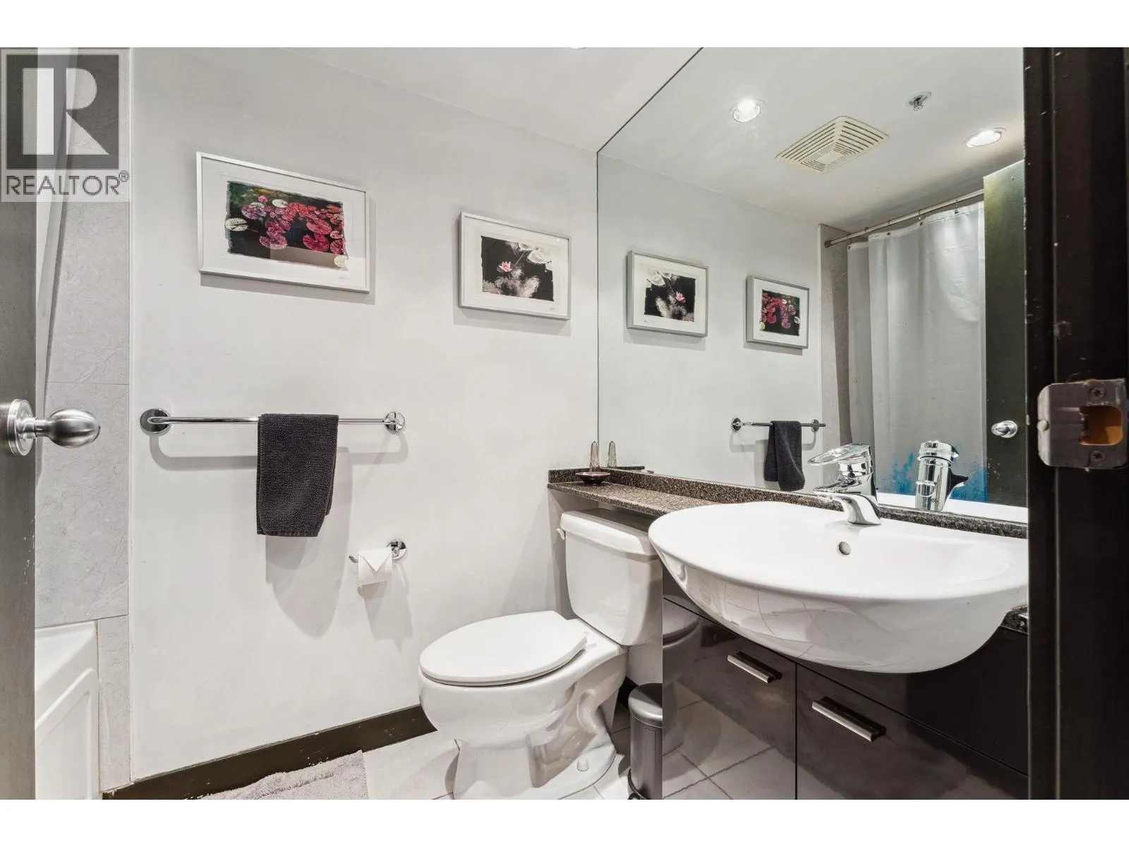 2201 1408 STRATHMORE MEWS