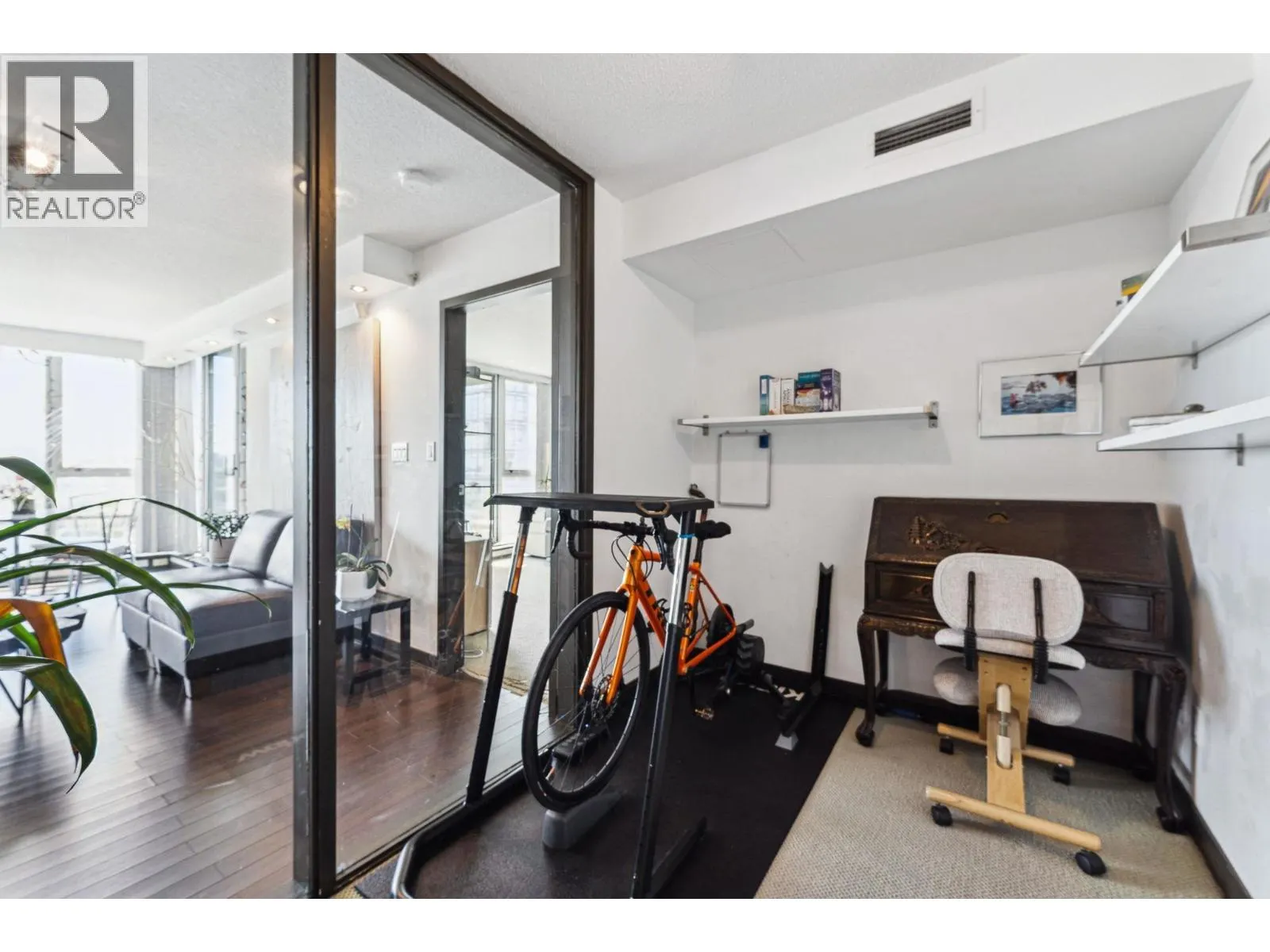 2201 1408 STRATHMORE MEWS