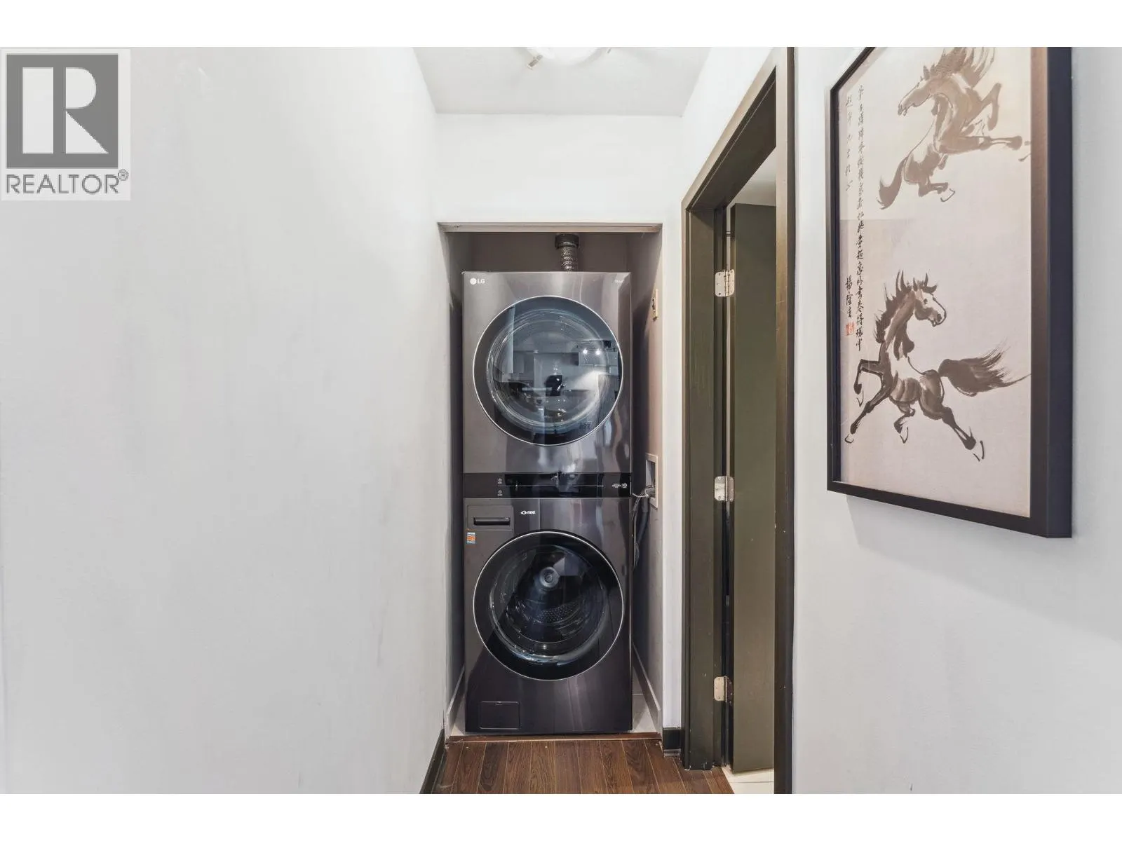 2201 1408 STRATHMORE MEWS