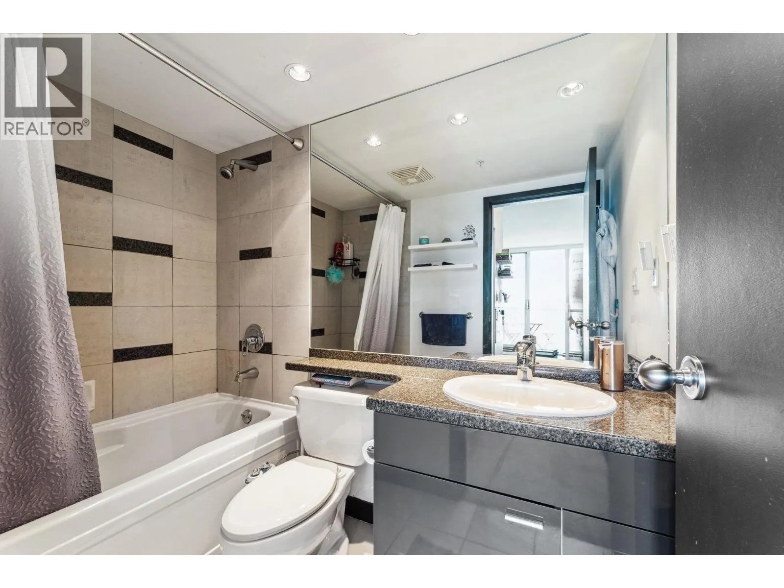 2201 1408 STRATHMORE MEWS