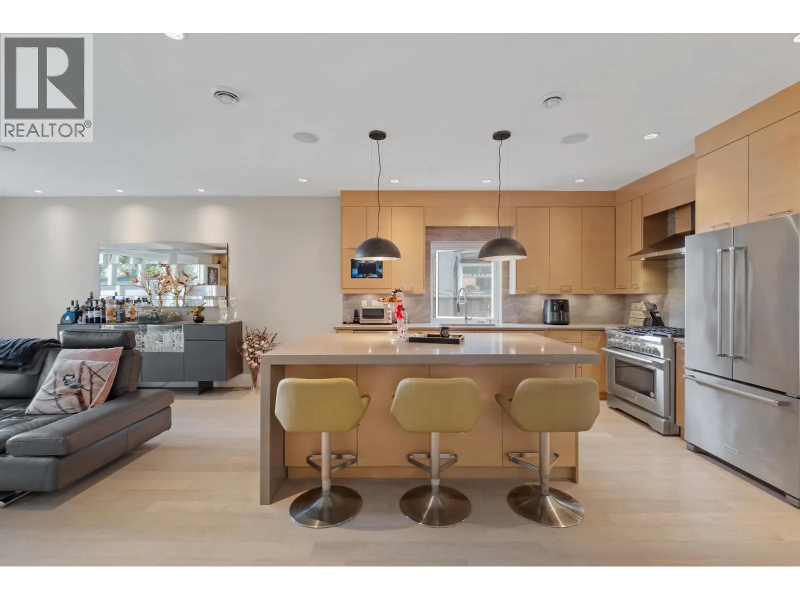 1033 PROSPECT AVENUE
