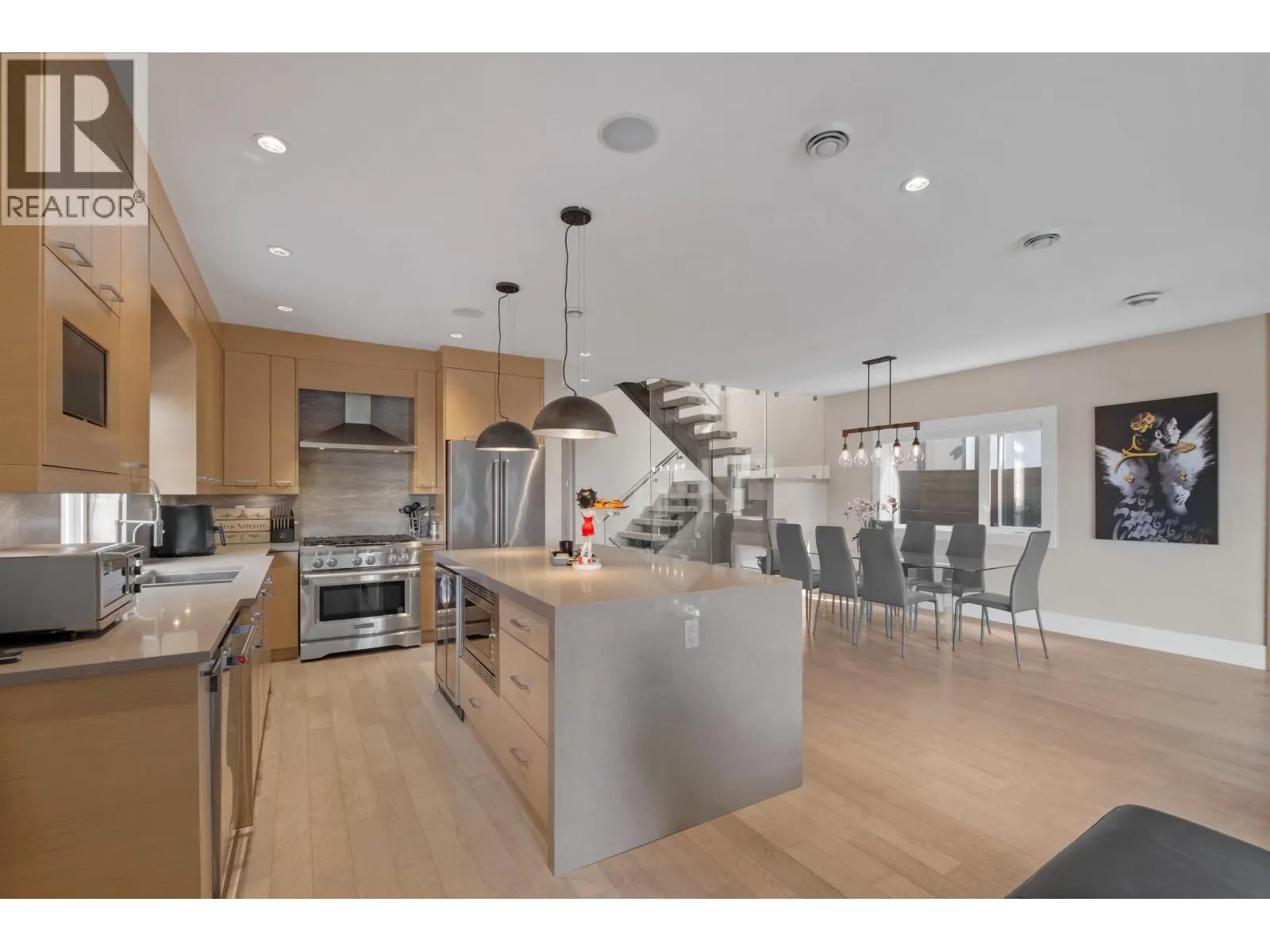 1033 PROSPECT AVENUE