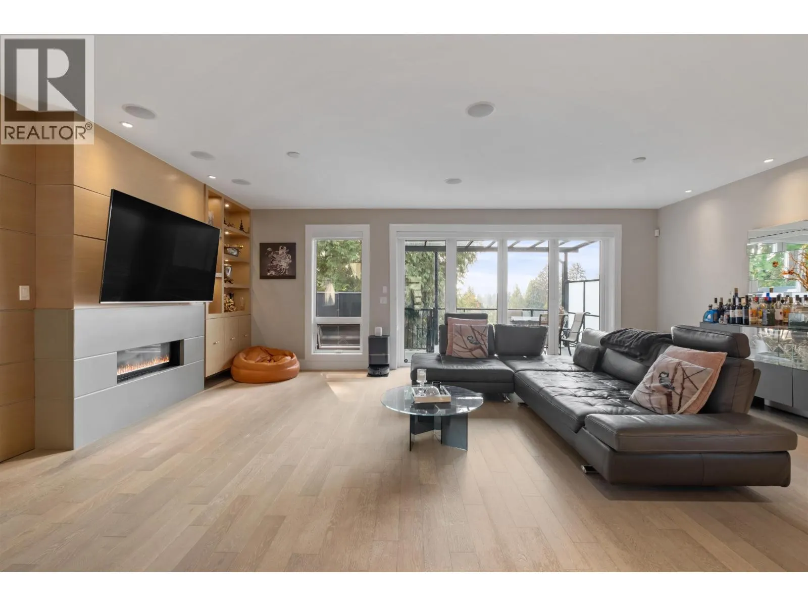 1033 PROSPECT AVENUE