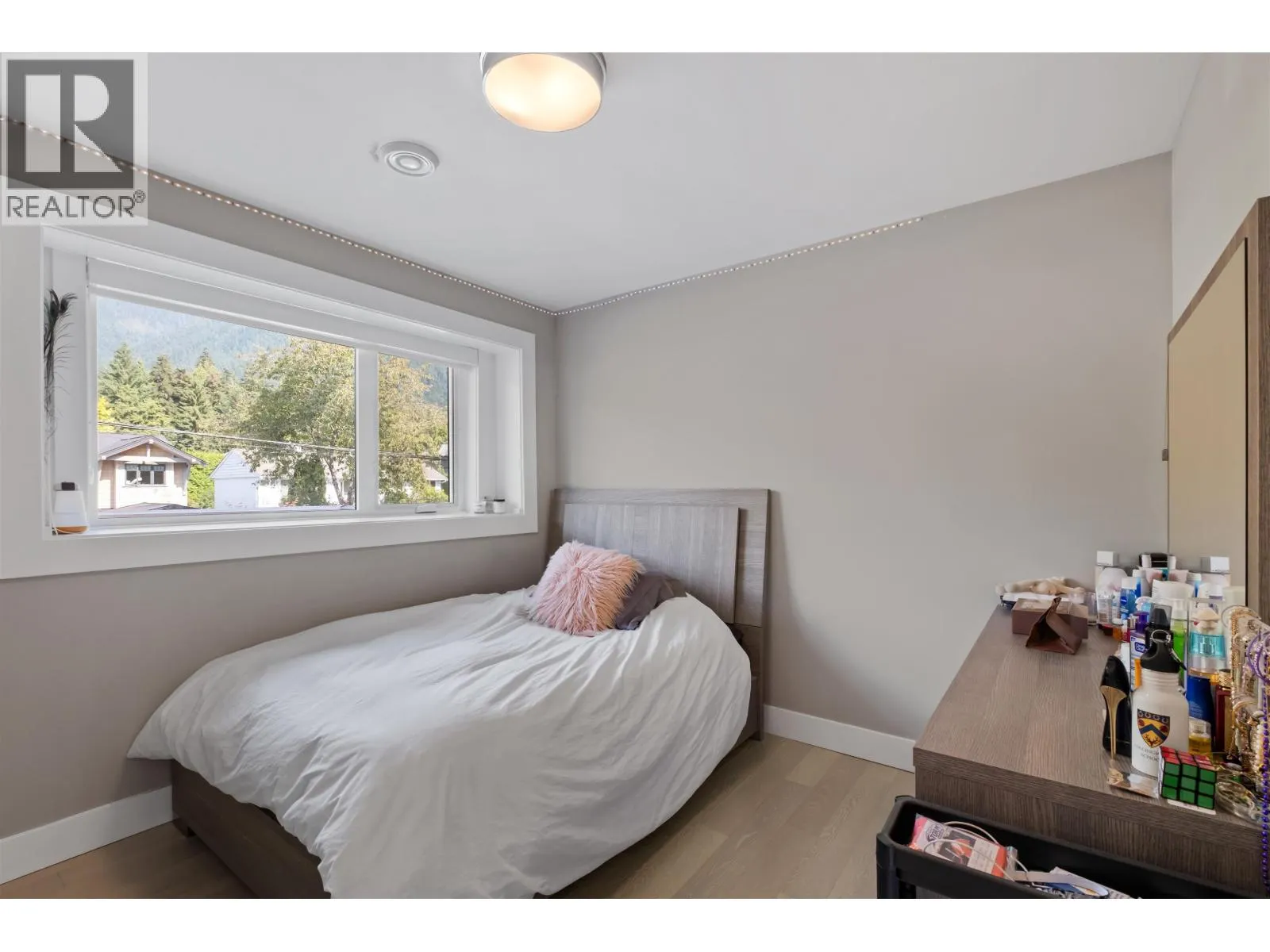 1033 PROSPECT AVENUE