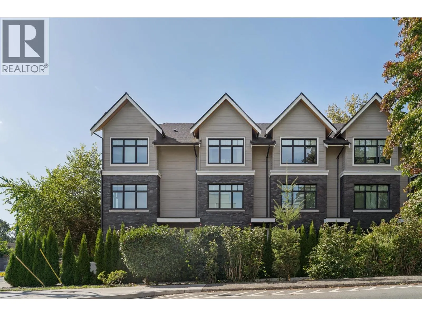 19 1960 GLENAIRE DRIVE