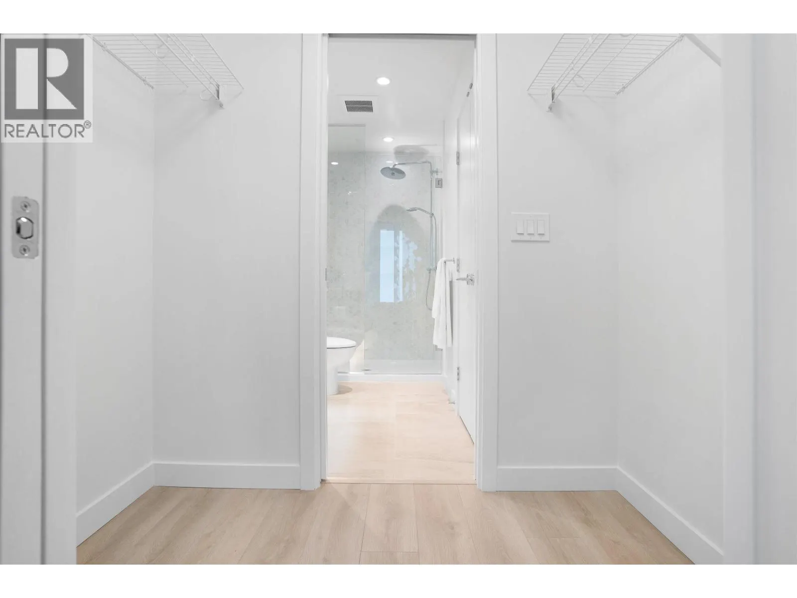 3607 567 CLARKE ROAD