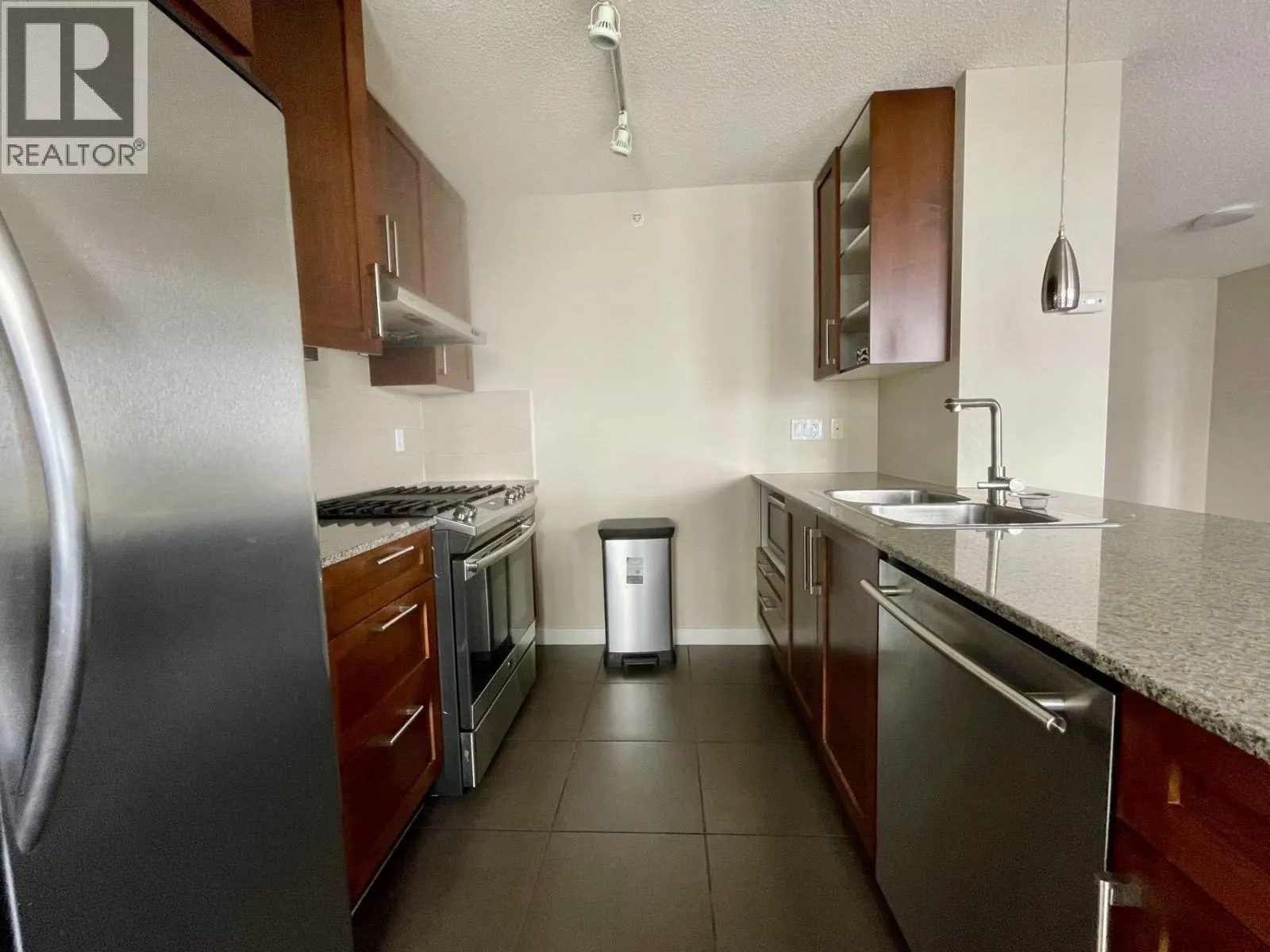 1402 7088 SALISBURY AVENUE