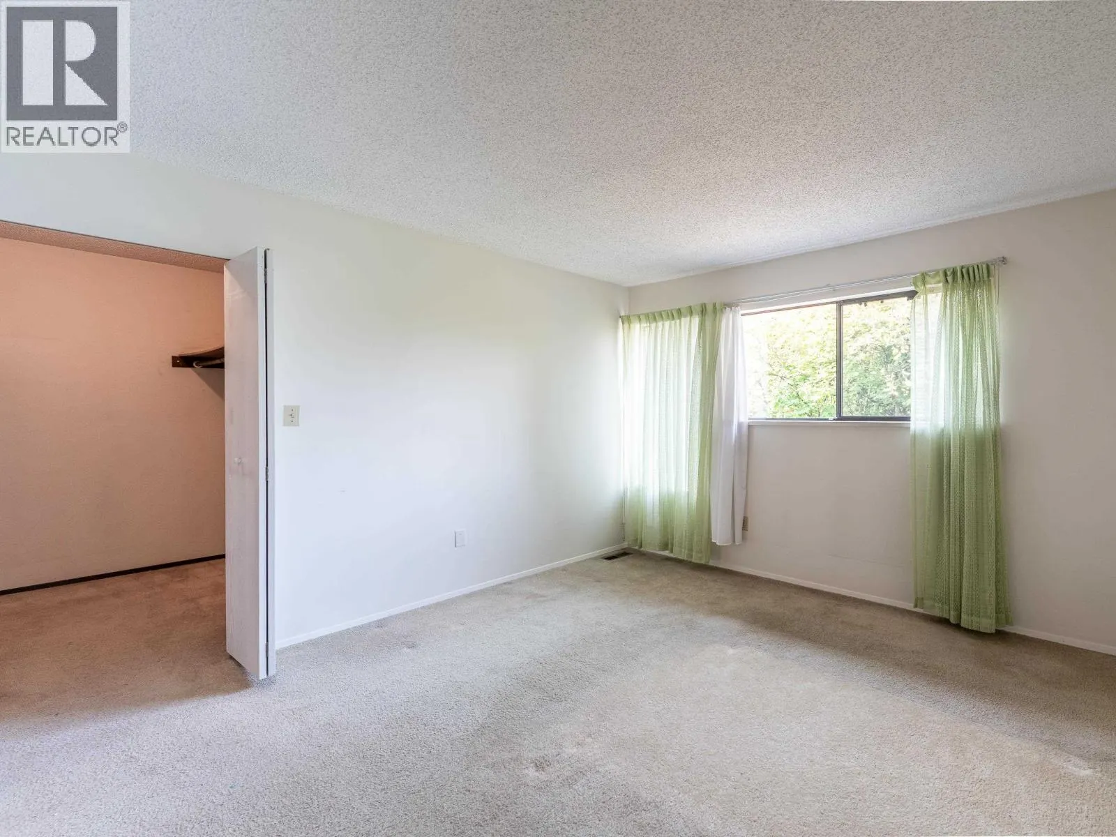4245 BIRCHWOOD CRESCENT