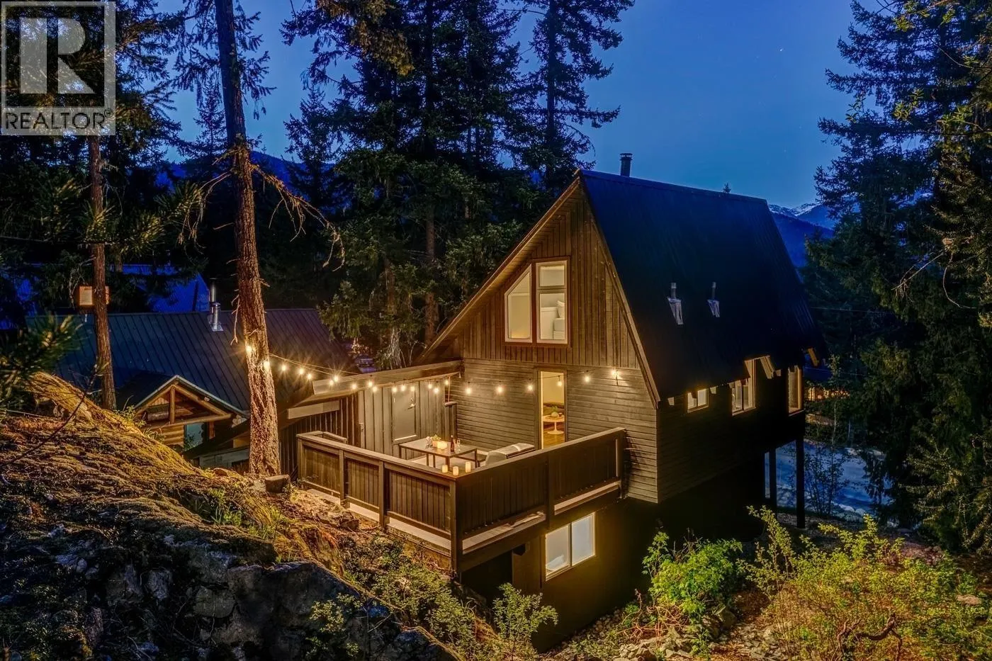 9218 PINETREE LANE