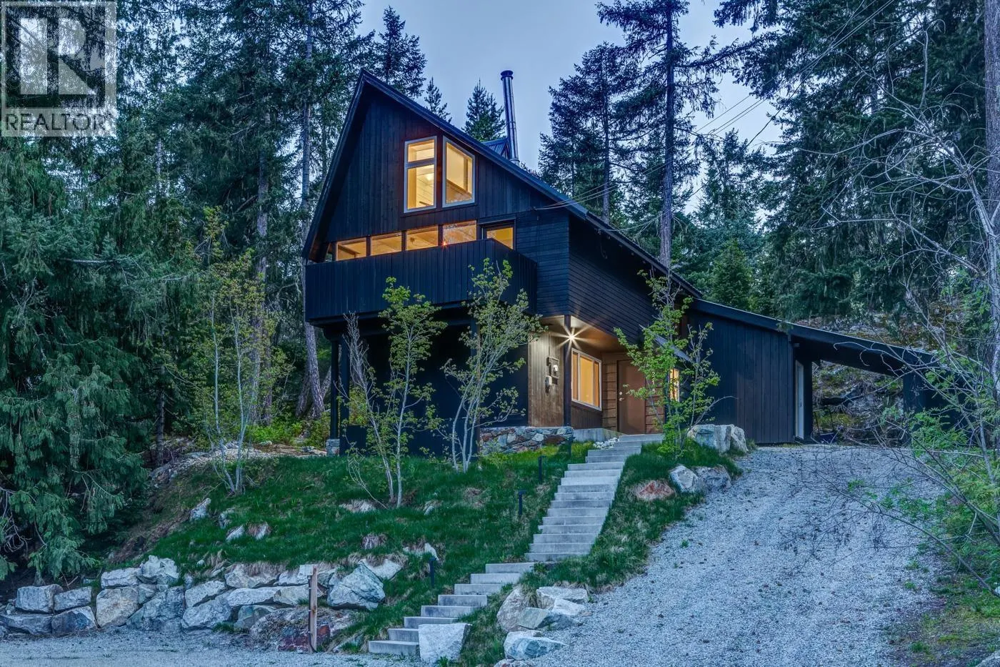 9218 PINETREE LANE