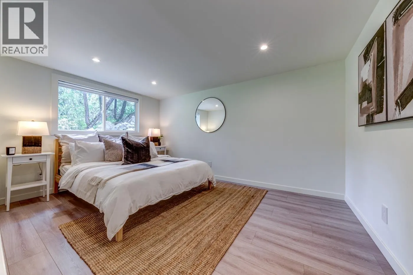 9218 PINETREE LANE