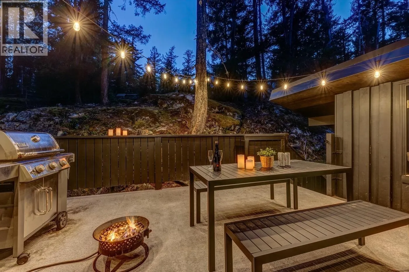 9218 PINETREE LANE