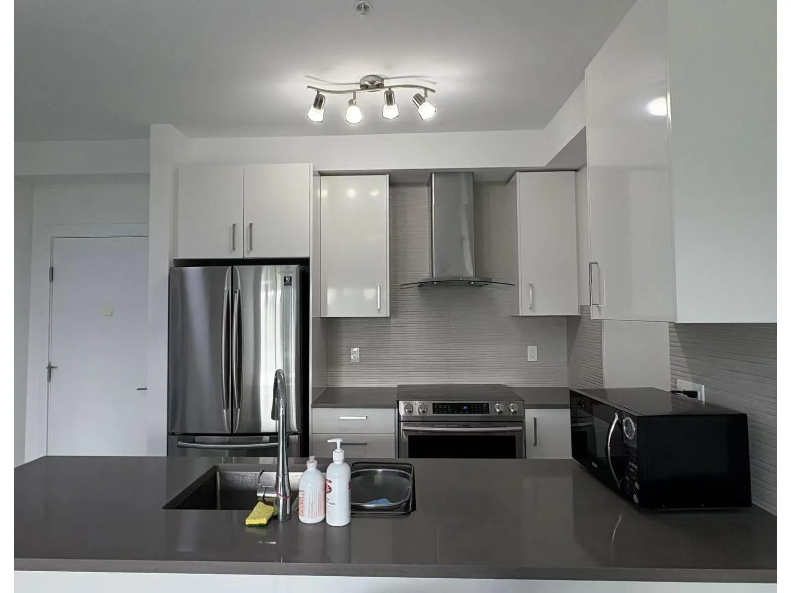 406 9689 140 STREET