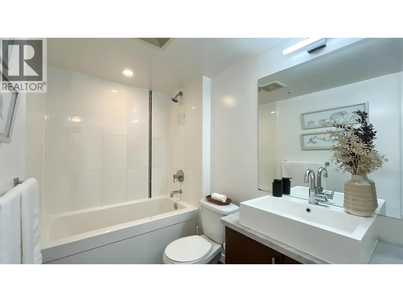 1106 1068 W BROADWAY