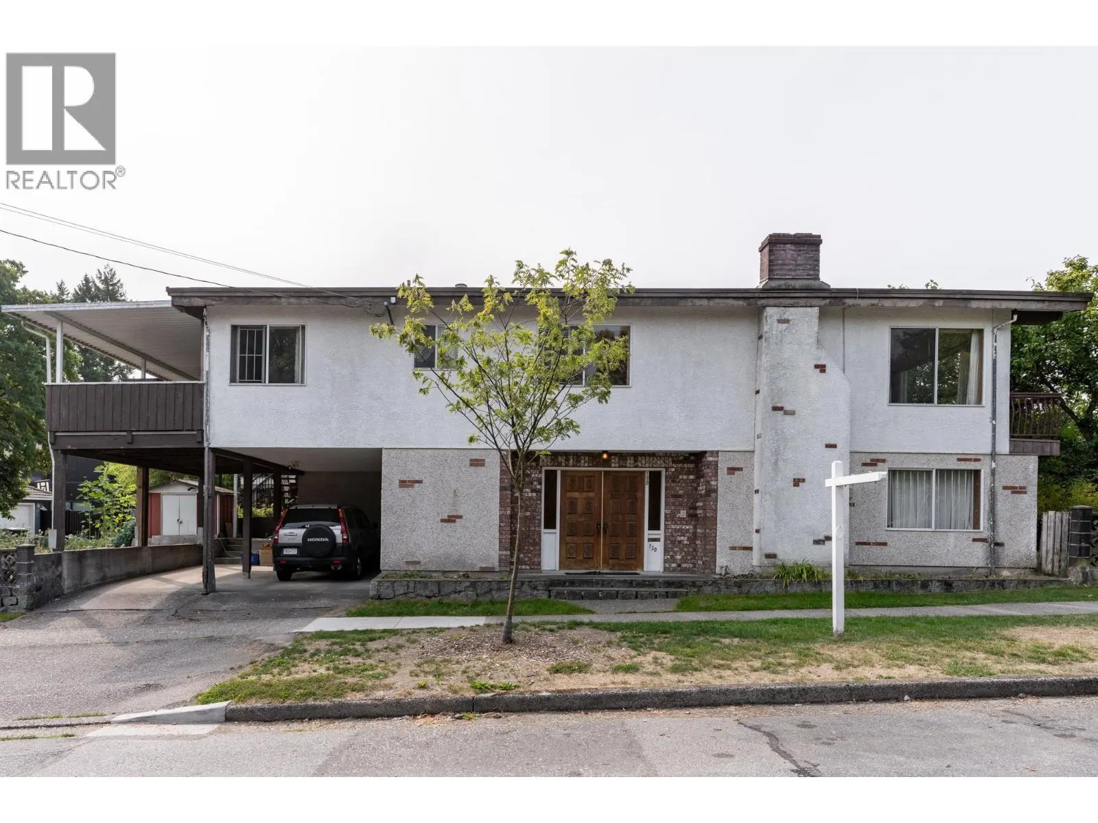 150 E 28 AVENUE