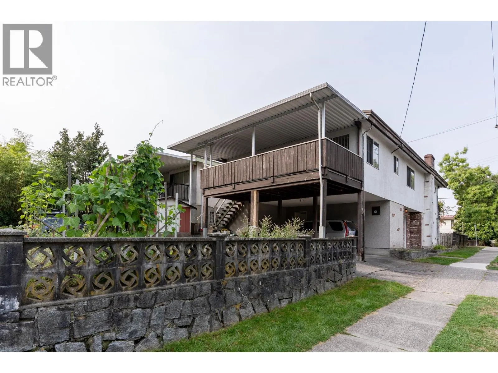 150 E 28 AVENUE