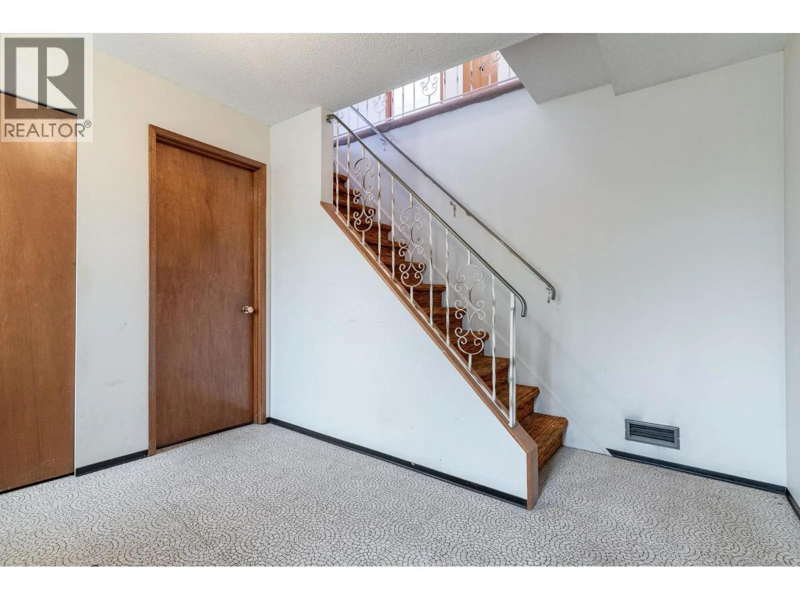 150 E 28 AVENUE